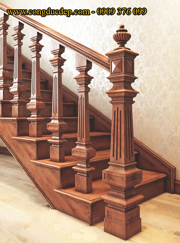 Cầu thang gỗ hoa văn đơn giản